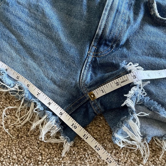 Zara Denim Shorts Women’s 0 Blue Medium Wash Distressed Cut off Raw Frayed Hem - Picture 13 of 14